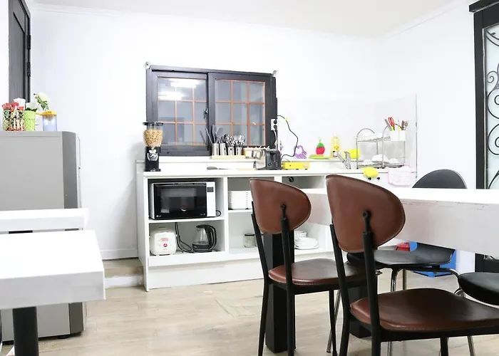 Moons Hostel Myeongdong
