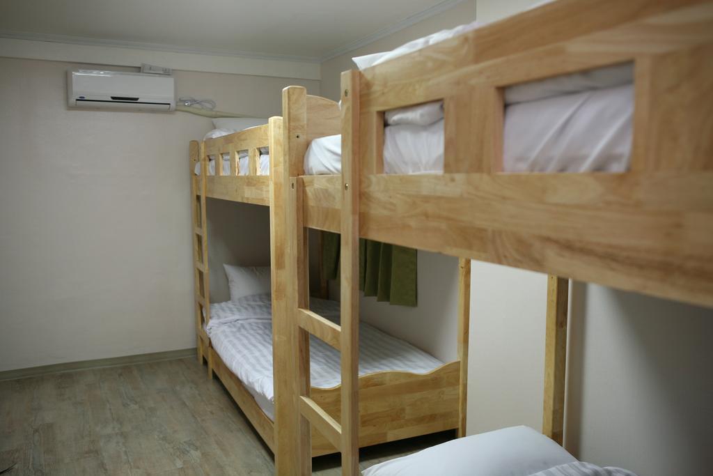 Moons Hostel Myeongdong 2*