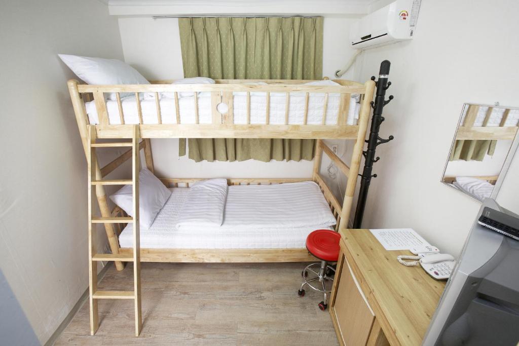 Guest house Moons Hostel Myeongdong Seoul