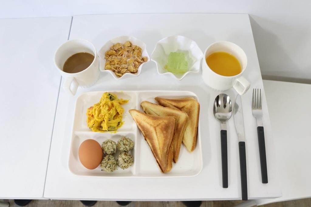 Moons Hostel Myeongdong 2* Seoul