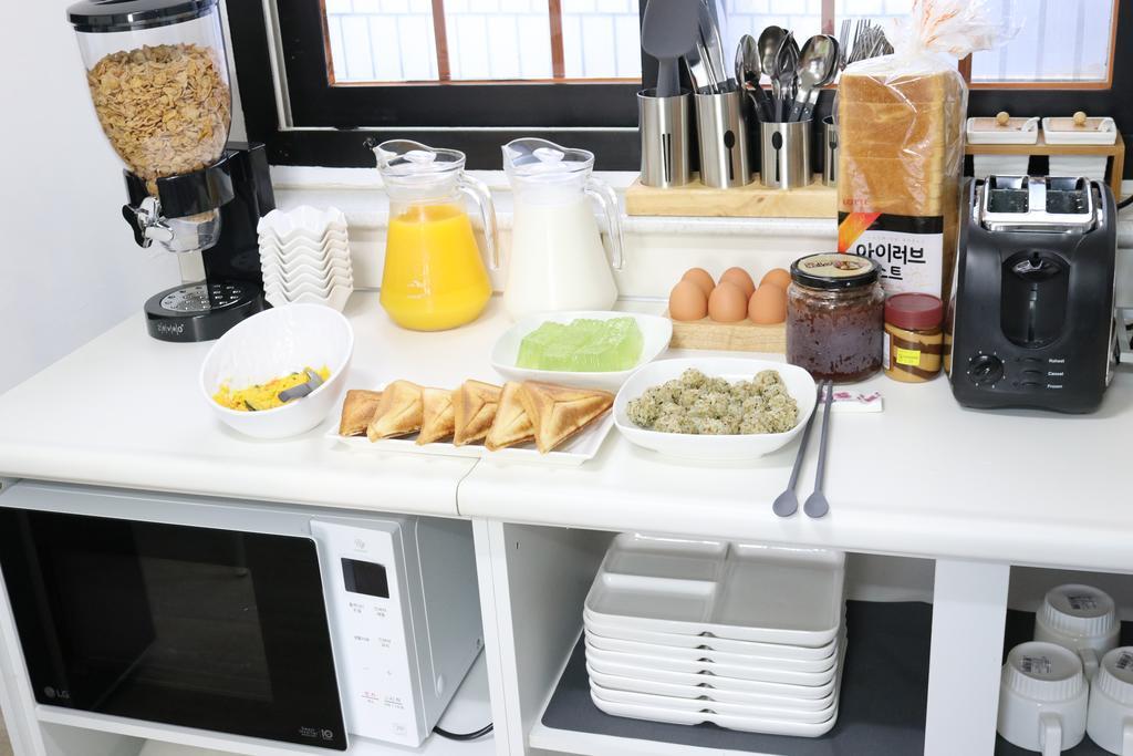 Moons Hostel Myeongdong Guest house 2*