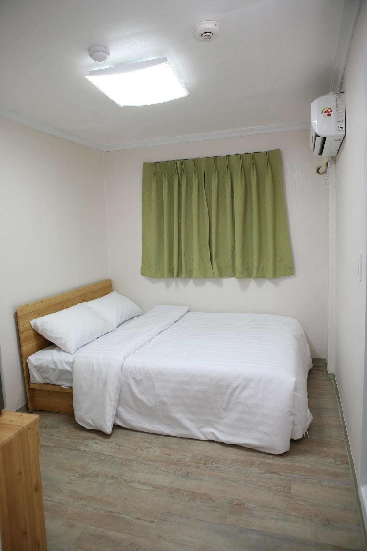 Guest house Moons Hostel Myeongdong Seoul