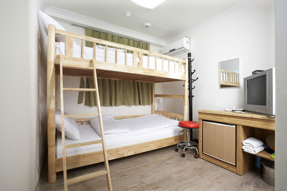 Guest house Moons Hostel Myeongdong Seoul