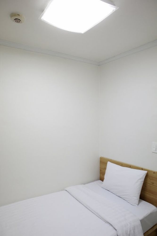 Moons Hostel Myeongdong