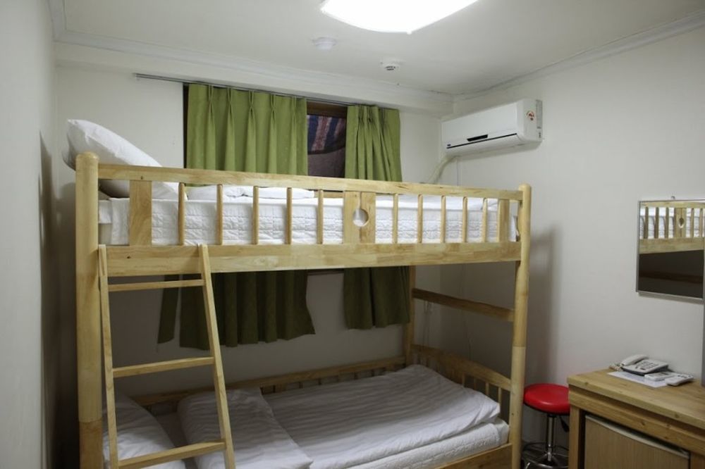 Guest house Moons Hostel Myeongdong Seoul
