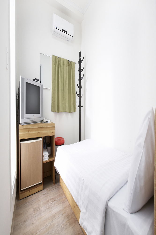 Moons Hostel Myeongdong Guest house 2*