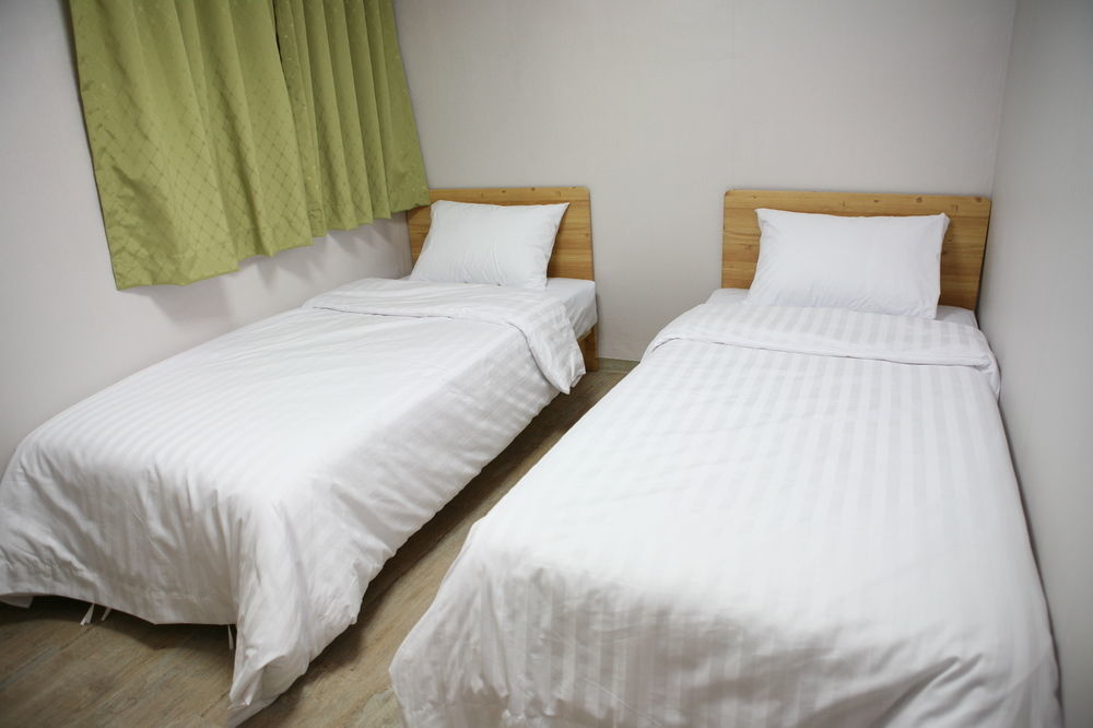 Guest house Moons Hostel Myeongdong 2*